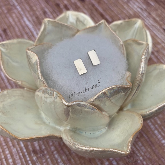 📏🆕Minimalist Silver Wide Bar Stud Earrings - Picture 3 of 8